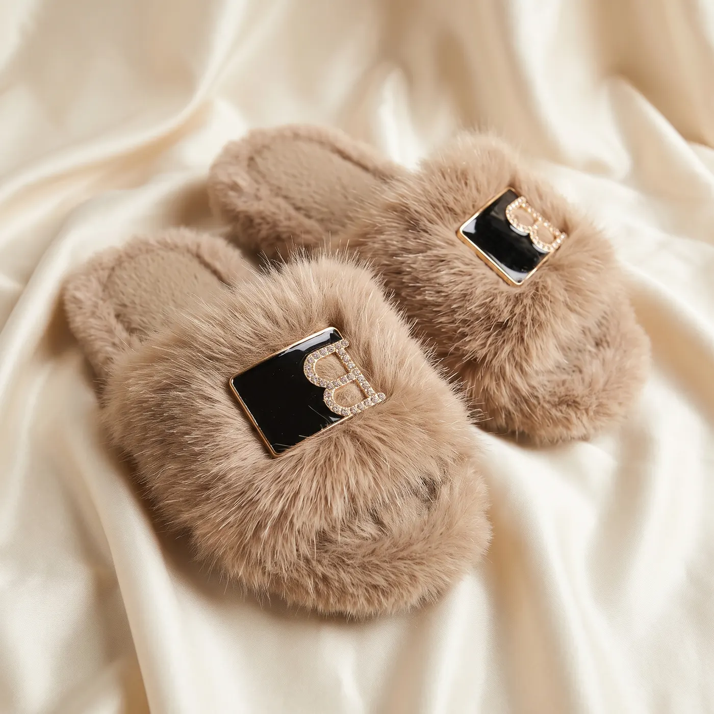 Mules Fourrure Boucle Bijou « B »